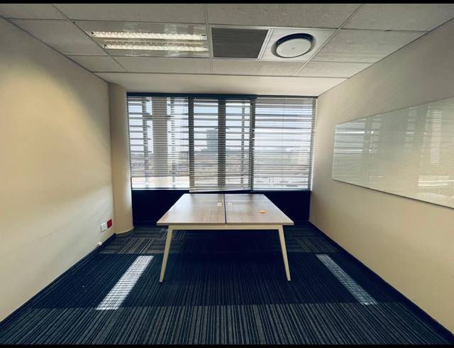 1,600M² OFFICE TO LET IN WATERFALL